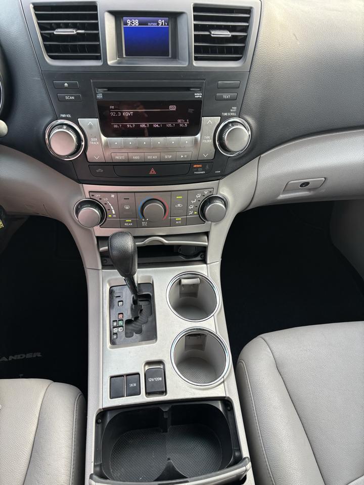 Toyota Highlander FWD 4dr V6 (Natl) 2012