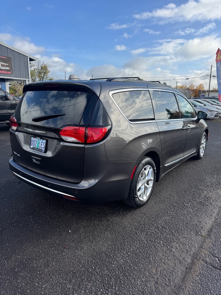 Chrysler Pacifica Touring-L 2017