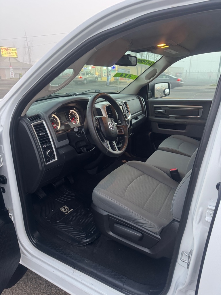 RAM 1500 SLT Quad Cab 4WD 2016