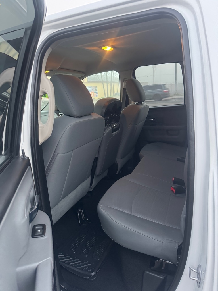 RAM 1500 SLT Quad Cab 4WD 2016