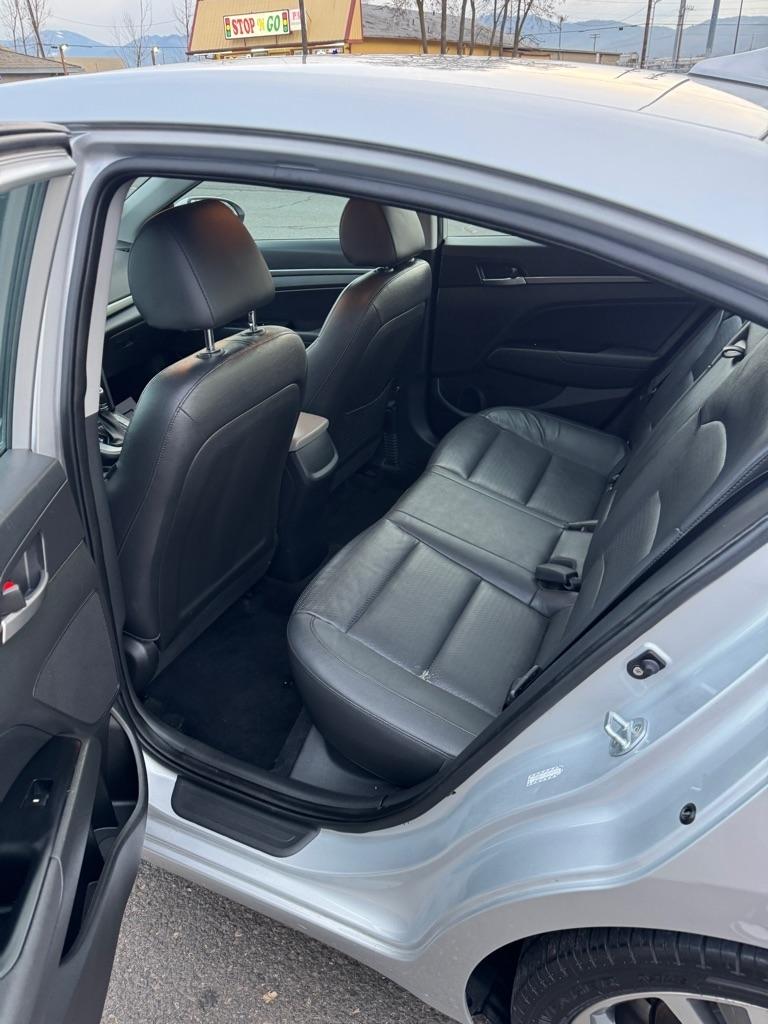 Hyundai Elantra Value Edition 6A 2017