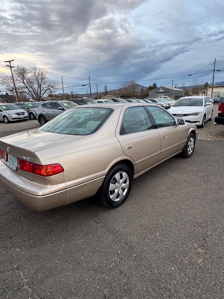 Toyota Camry CE 2000