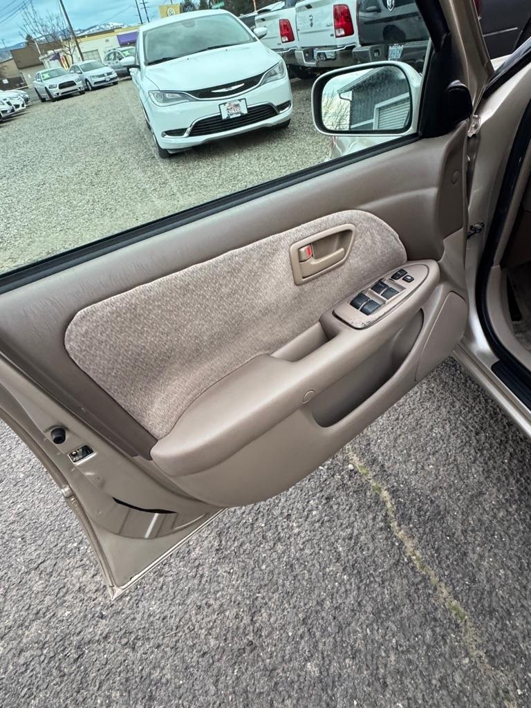 Toyota Camry CE 2000