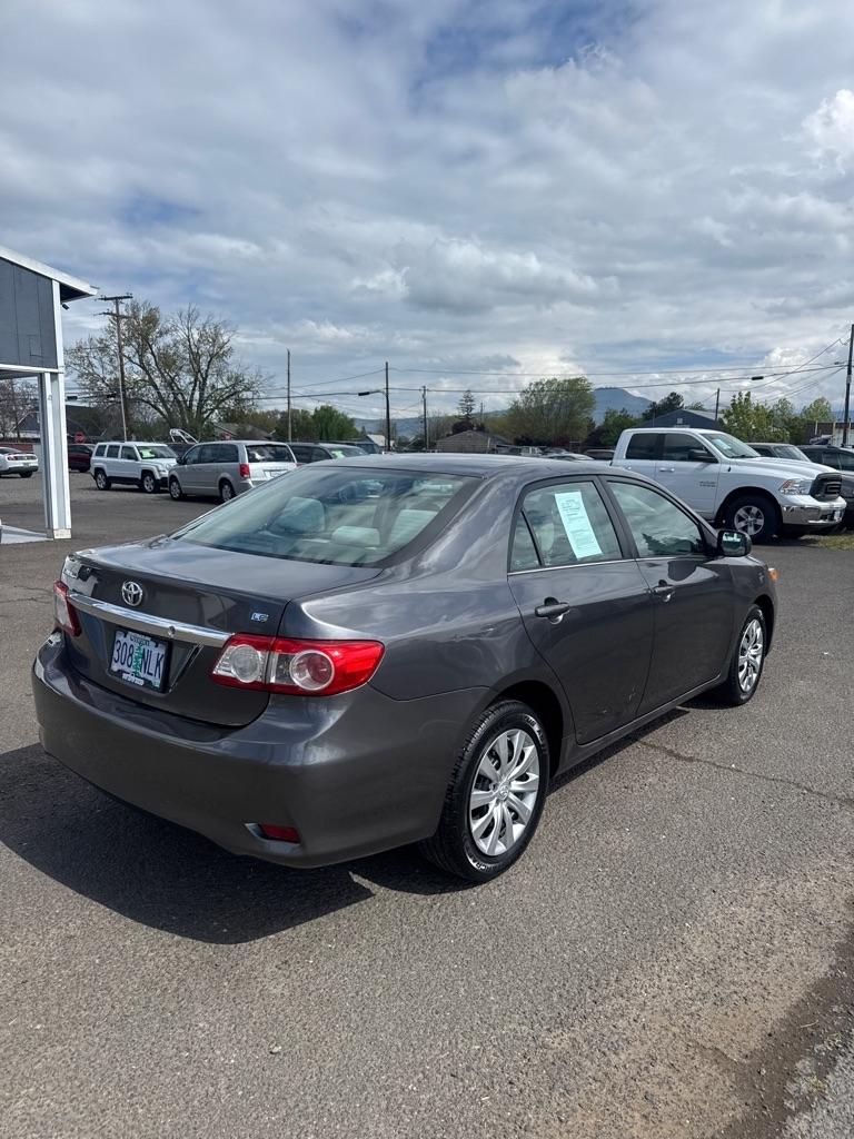 Toyota Corolla S 5-Speed MT 2013