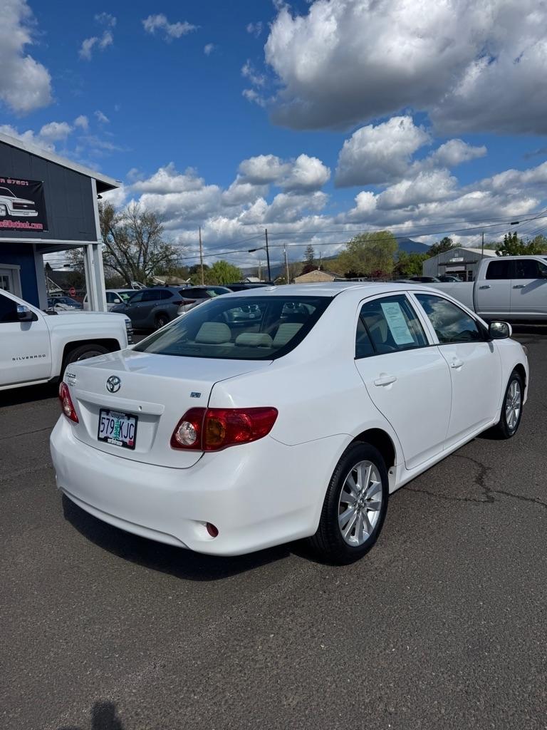 Toyota Corolla Base 4-Speed AT 2009