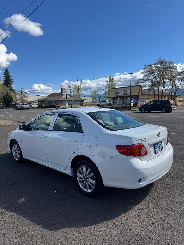 Toyota Corolla Base 4-Speed AT 2009