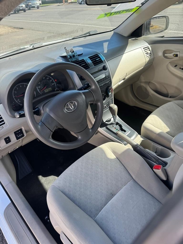 Toyota Corolla Base 4-Speed AT 2009