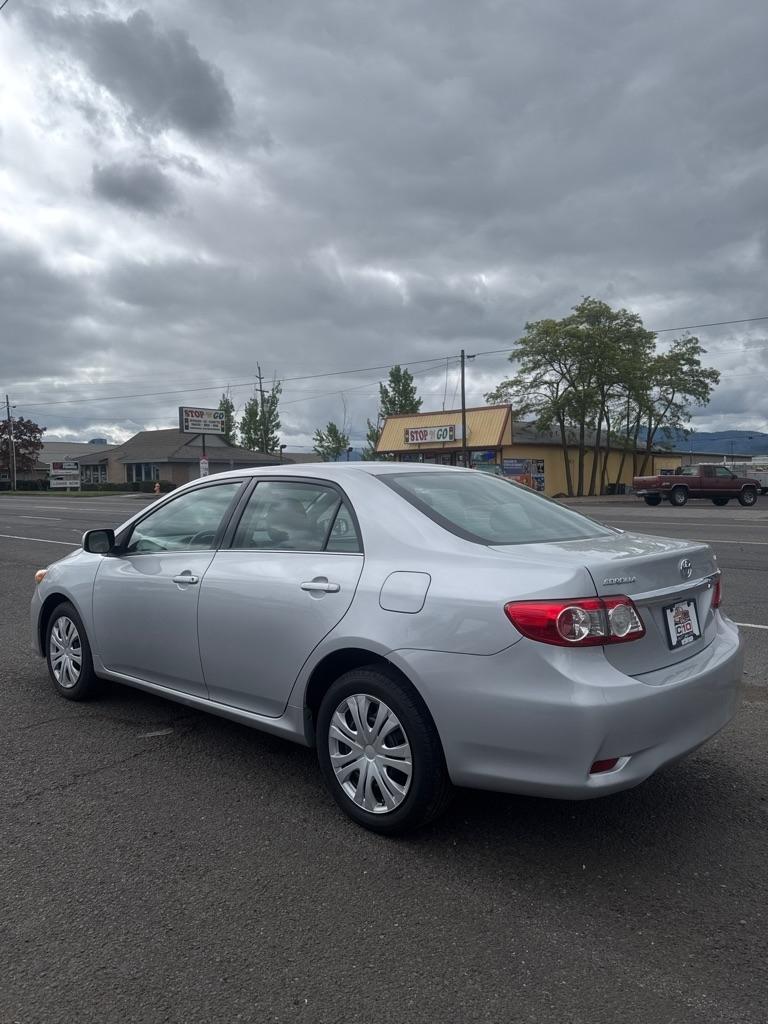 Toyota Corolla S 5-Speed MT 2013