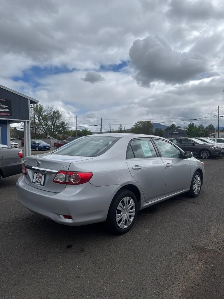 Toyota Corolla S 5-Speed MT 2013