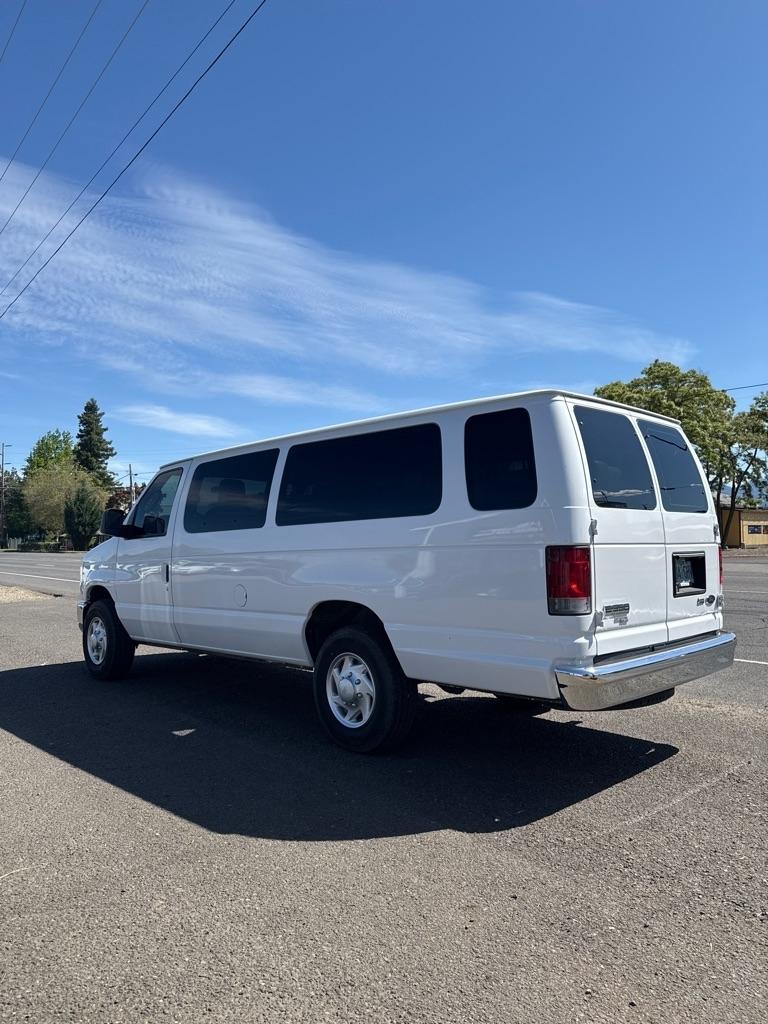 Ford Econoline E-350 XL Super Duty Extended 2012