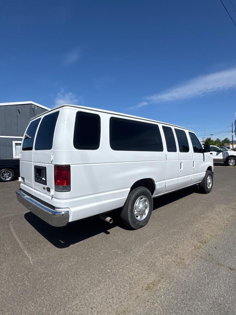 Ford Econoline E-350 XL Super Duty Extended 2012