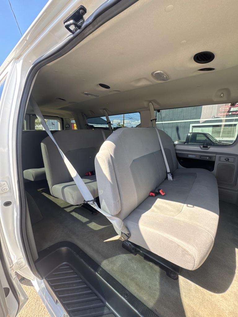 Ford Econoline E-350 XL Super Duty Extended 2012