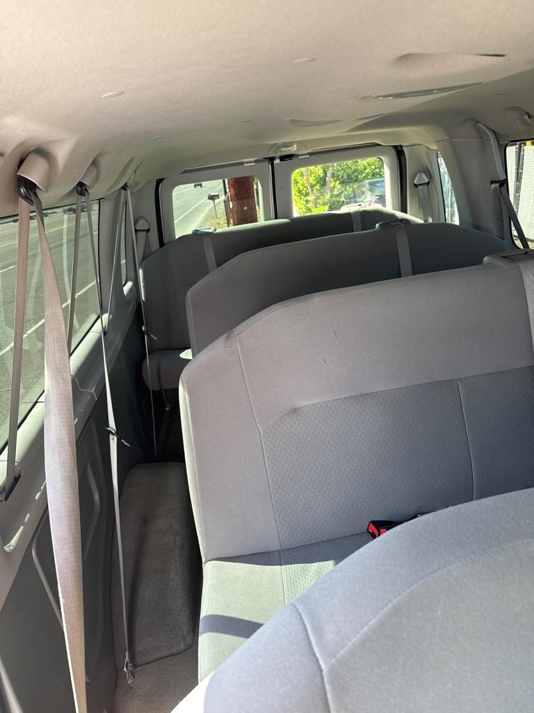 Ford Econoline E-350 XL Super Duty Extended 2012