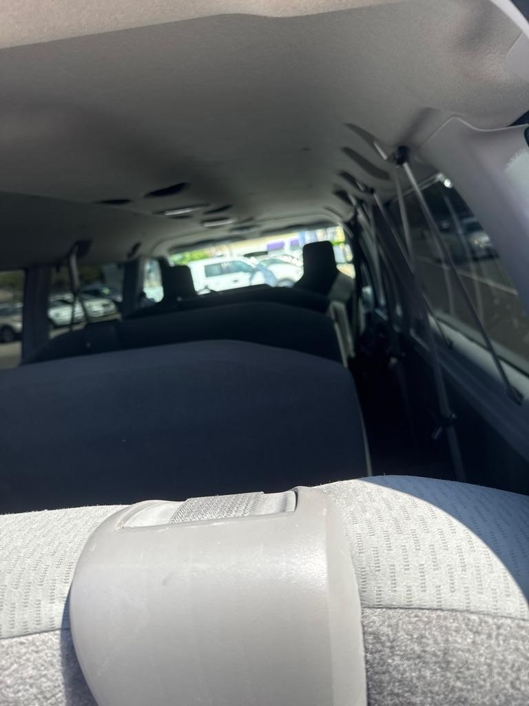 Ford Econoline E-350 XL Super Duty Extended 2012