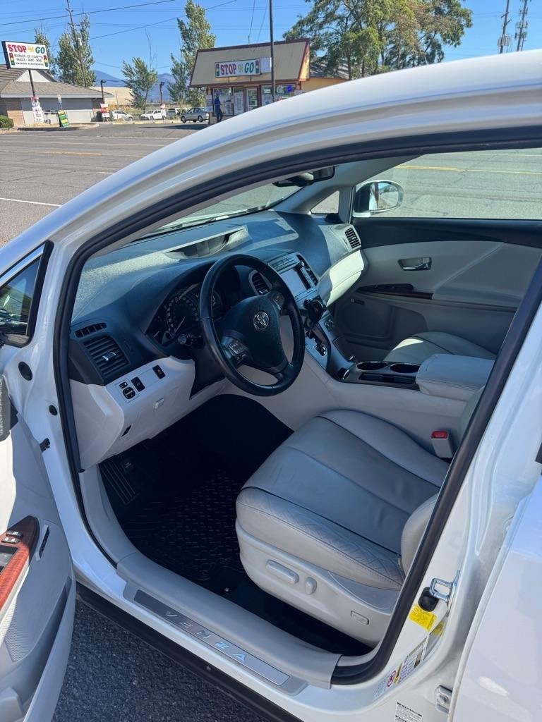 Toyota Venza LE V6 AWD 2012