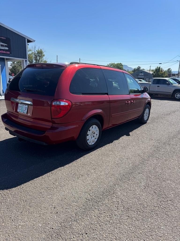 Chrysler Town & Country LX 2006