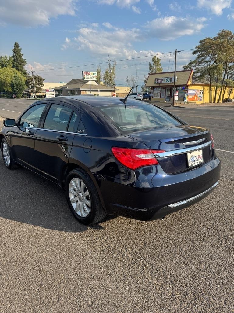 Chrysler 200 Touring 2012