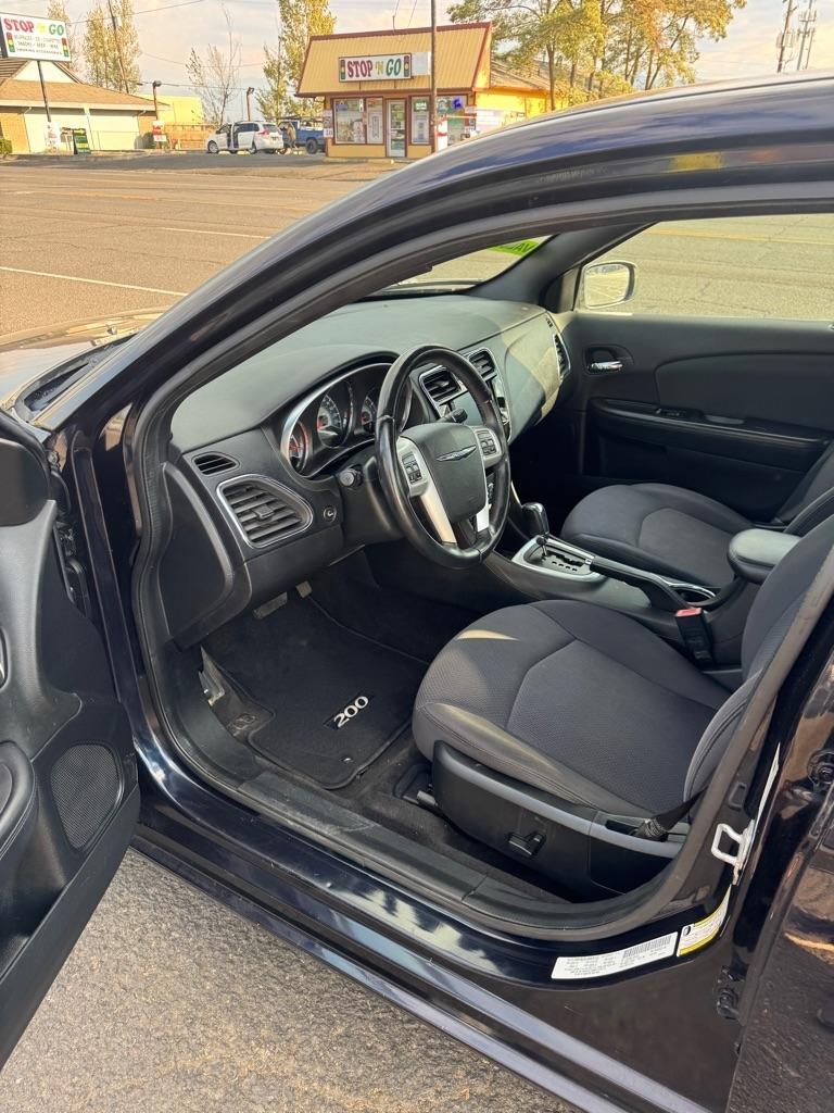 Chrysler 200 Touring 2012