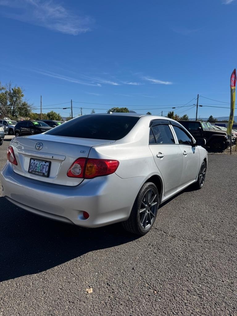 Toyota Corolla Base 4-Speed AT 2009