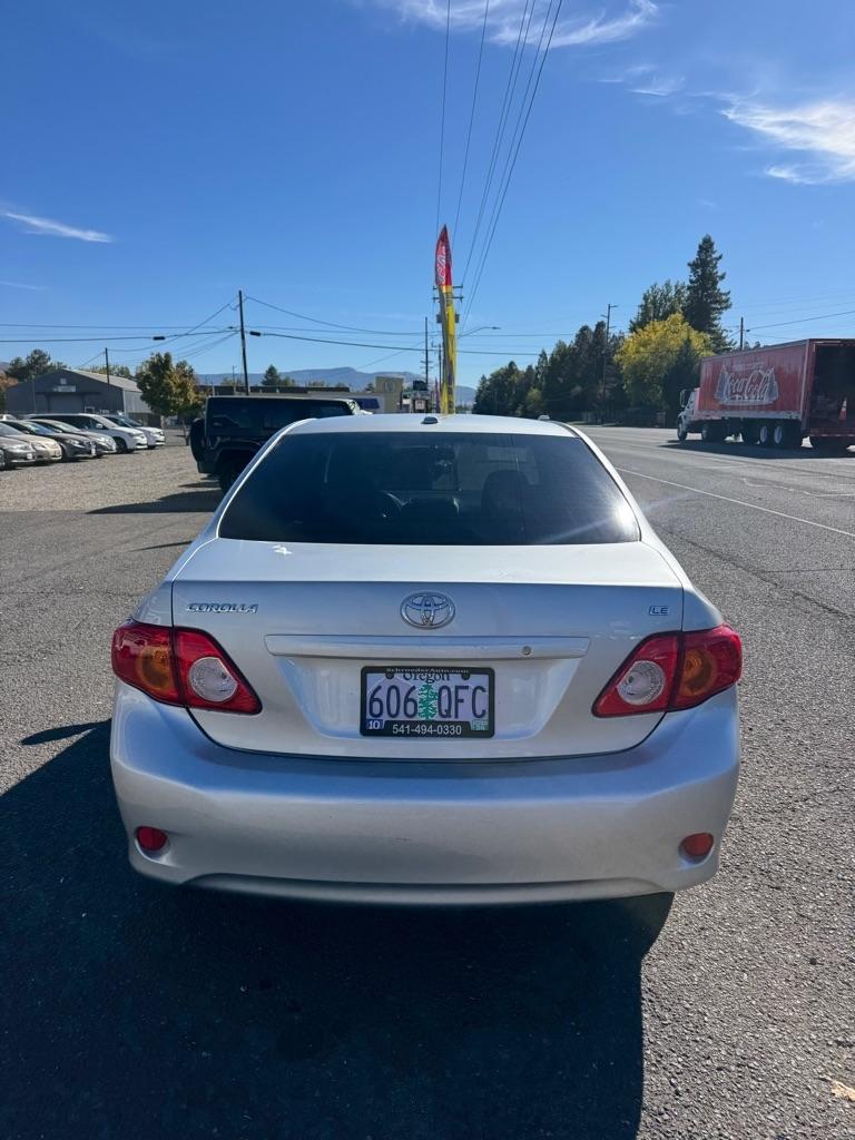 Toyota Corolla Base 4-Speed AT 2009