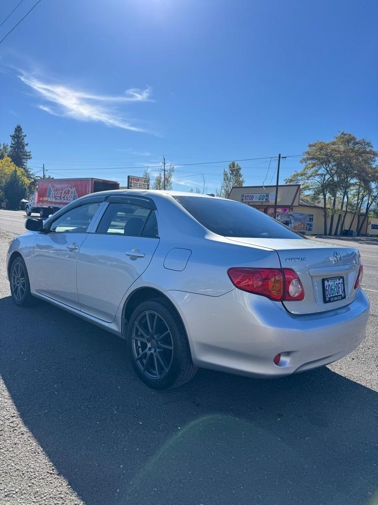Toyota Corolla Base 4-Speed AT 2009