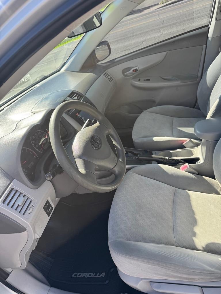Toyota Corolla Base 4-Speed AT 2009