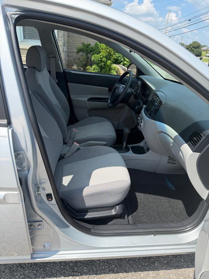 Hyundai Accent GLS 4-Door 2009