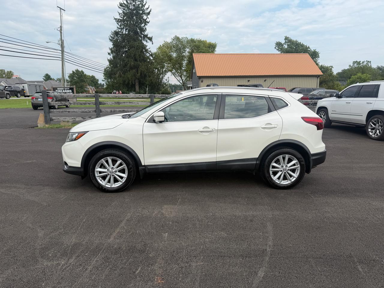 Nissan Rogue Sport SV 4D SUV AWD 2017