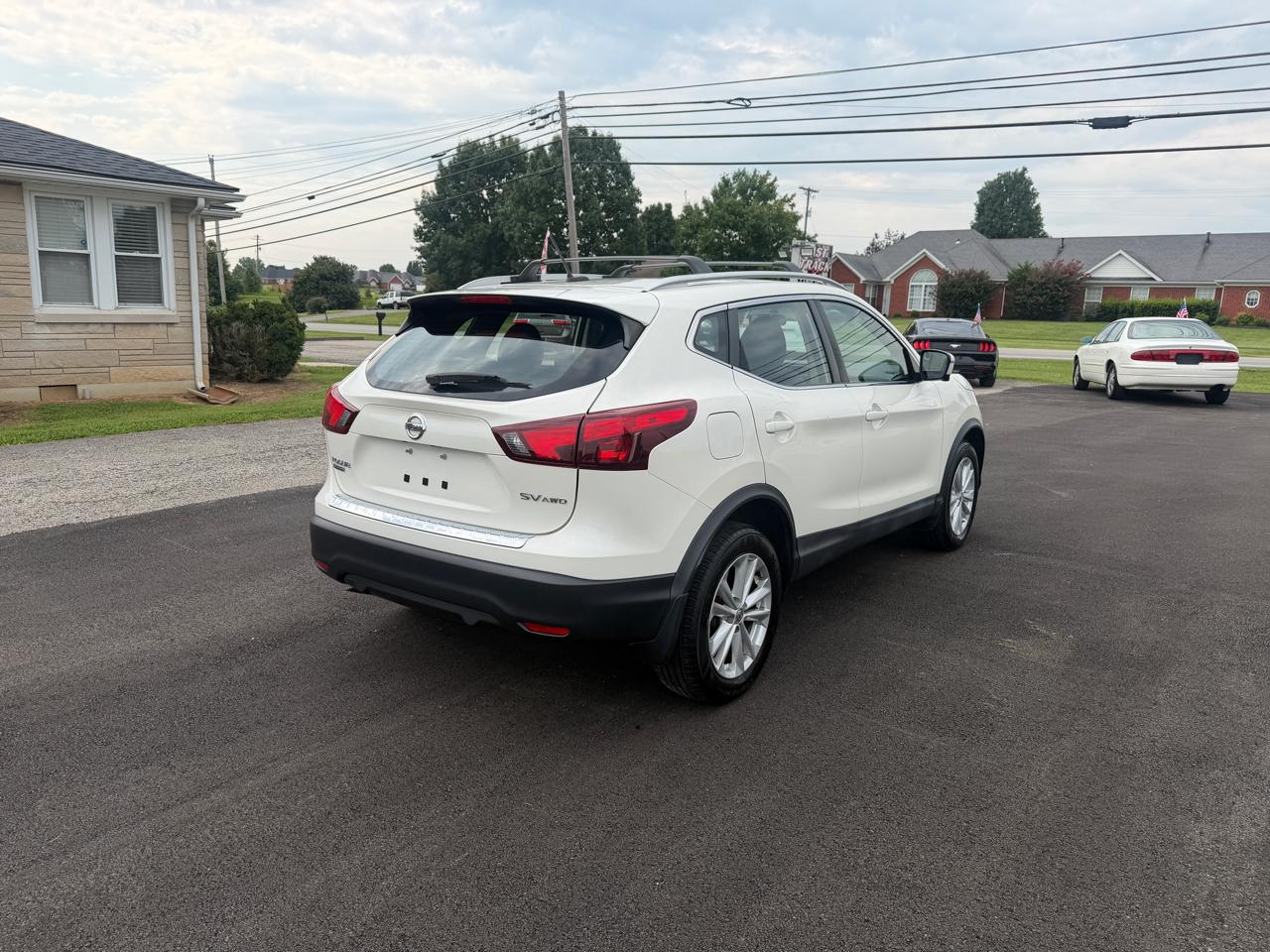 Nissan Rogue Sport SV 4D SUV AWD 2017