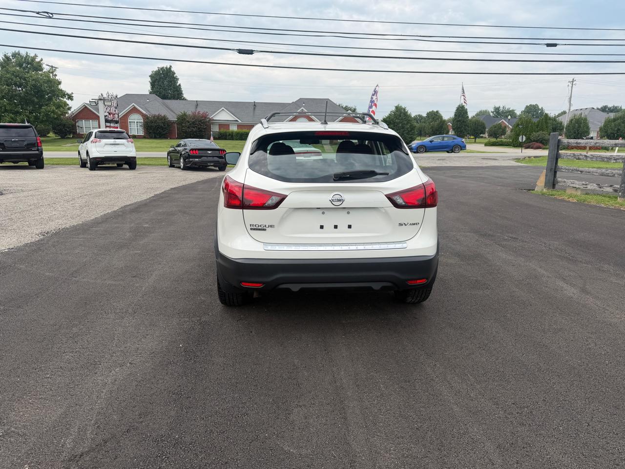 Nissan Rogue Sport SV 4D SUV AWD 2017