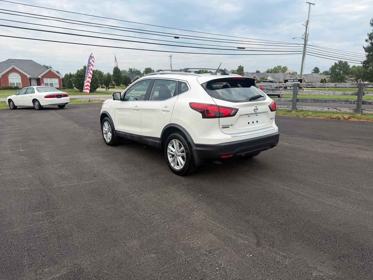 Nissan Rogue Sport SV 4D SUV AWD 2017
