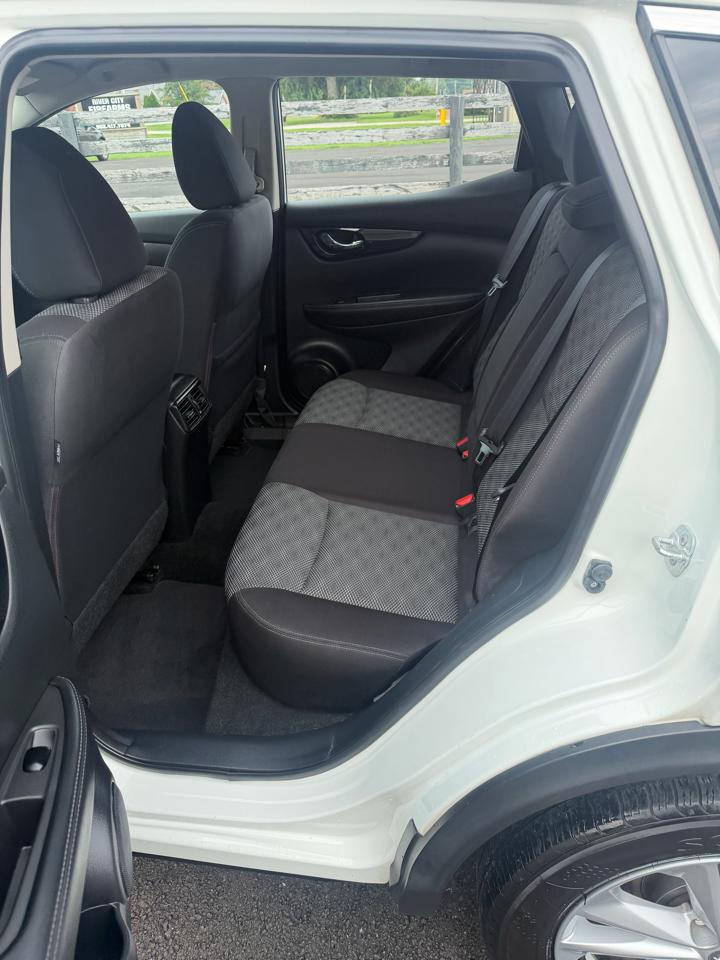 Nissan Rogue Sport SV 4D SUV AWD 2017