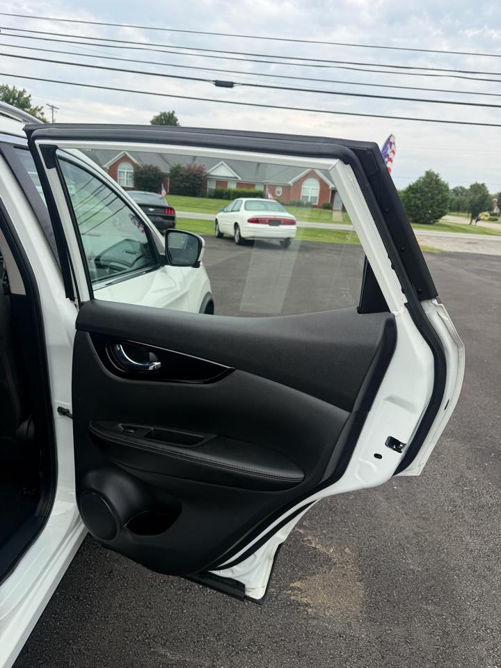Nissan Rogue Sport SV 4D SUV AWD 2017