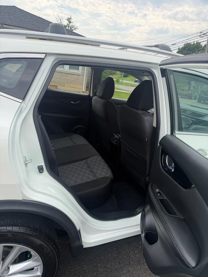 Nissan Rogue Sport SV 4D SUV AWD 2017