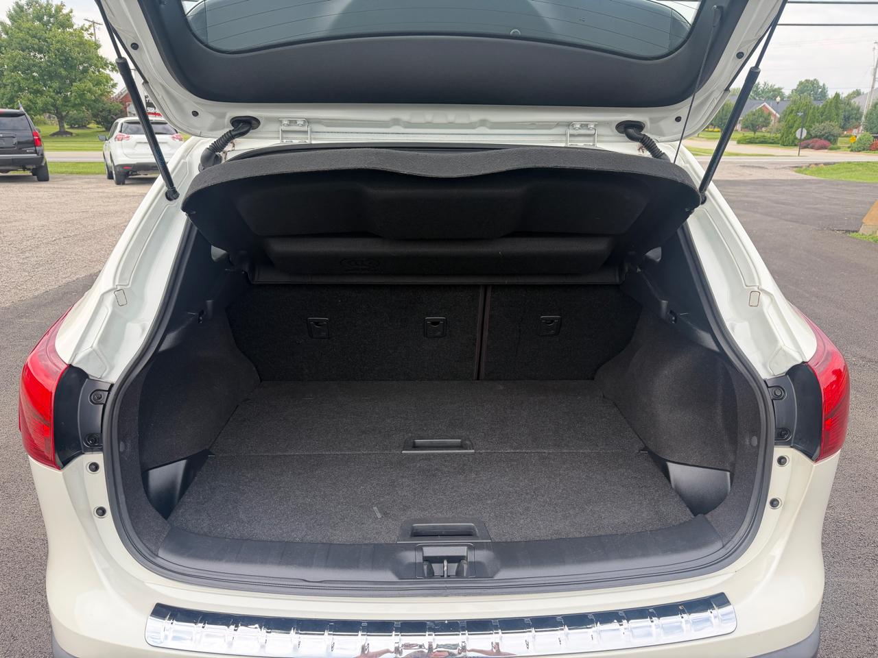 Nissan Rogue Sport SV 4D SUV AWD 2017