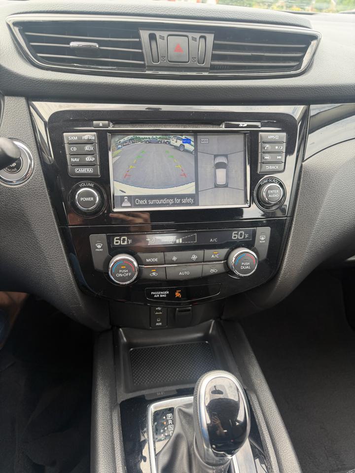 Nissan Rogue Sport SV 4D SUV AWD 2017