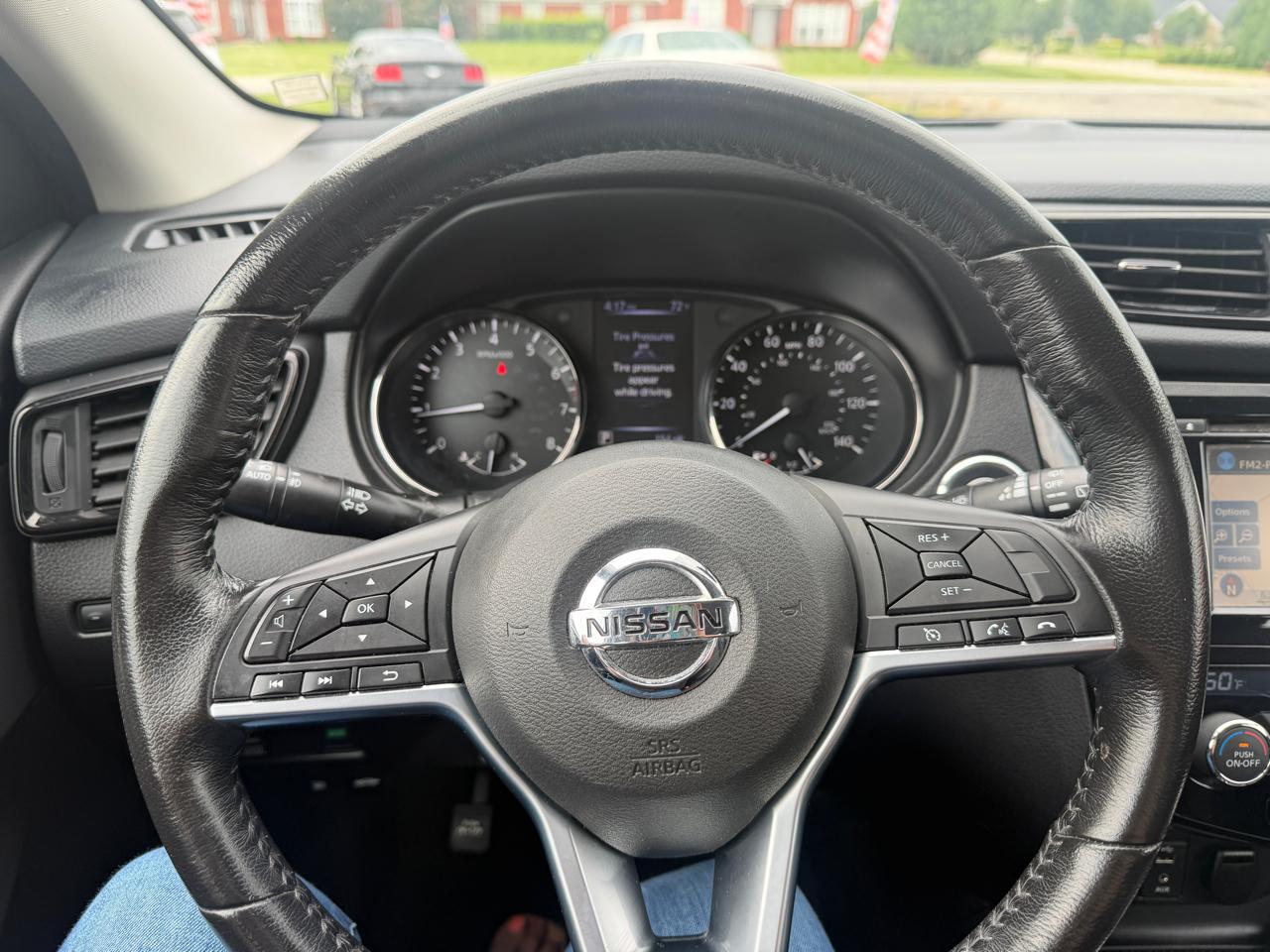 Nissan Rogue Sport SV 4D SUV AWD 2017