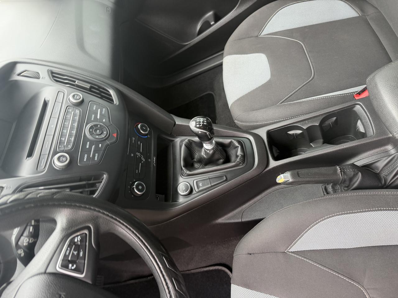 Ford Focus SE Sedan 2015