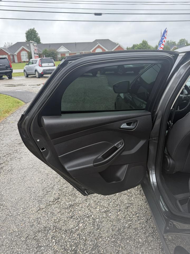 Ford Focus SE Sedan 2015