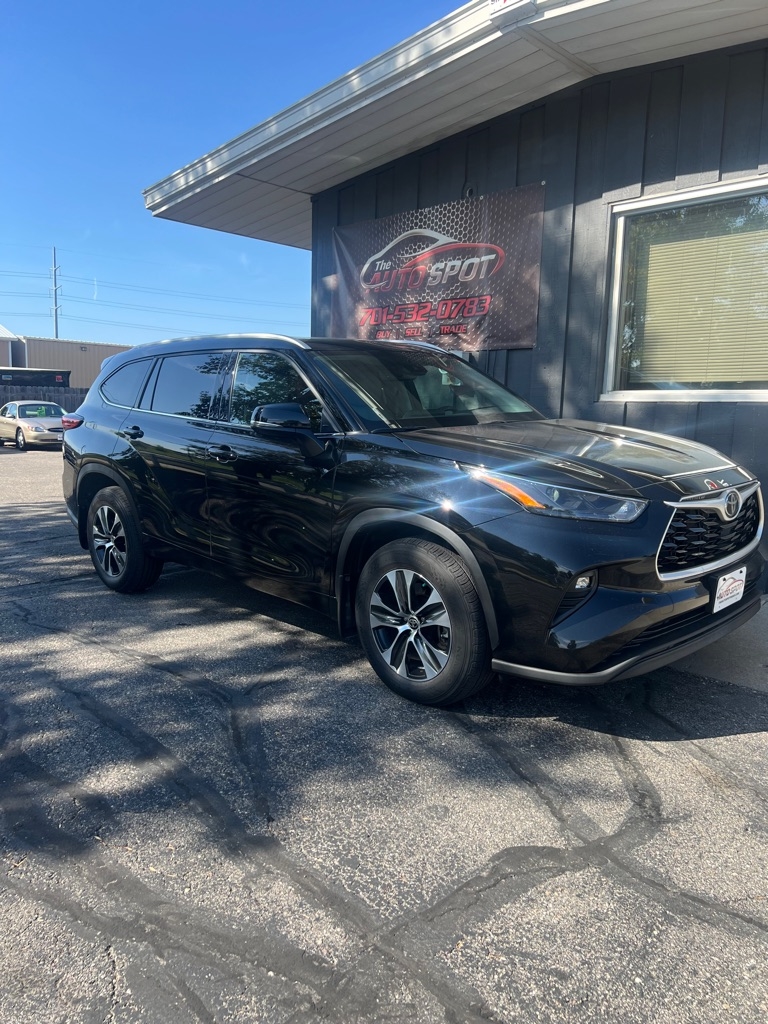 2022 Toyota Highlander XLE's photo