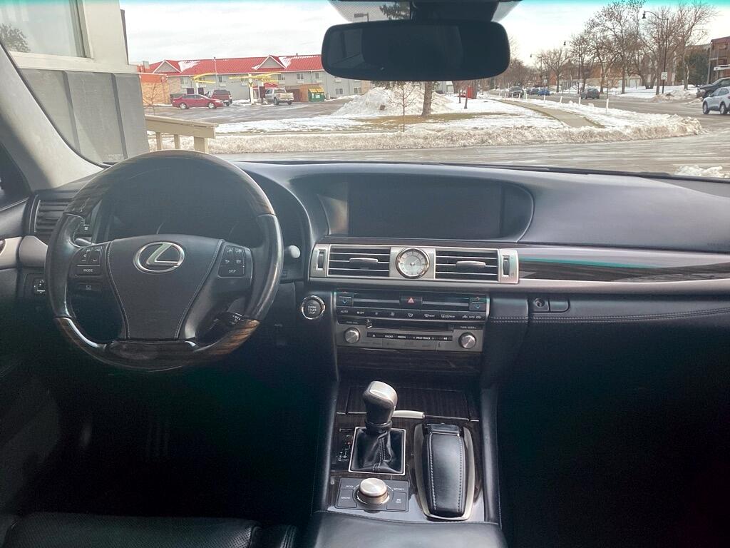 Lexus LS 460  2015