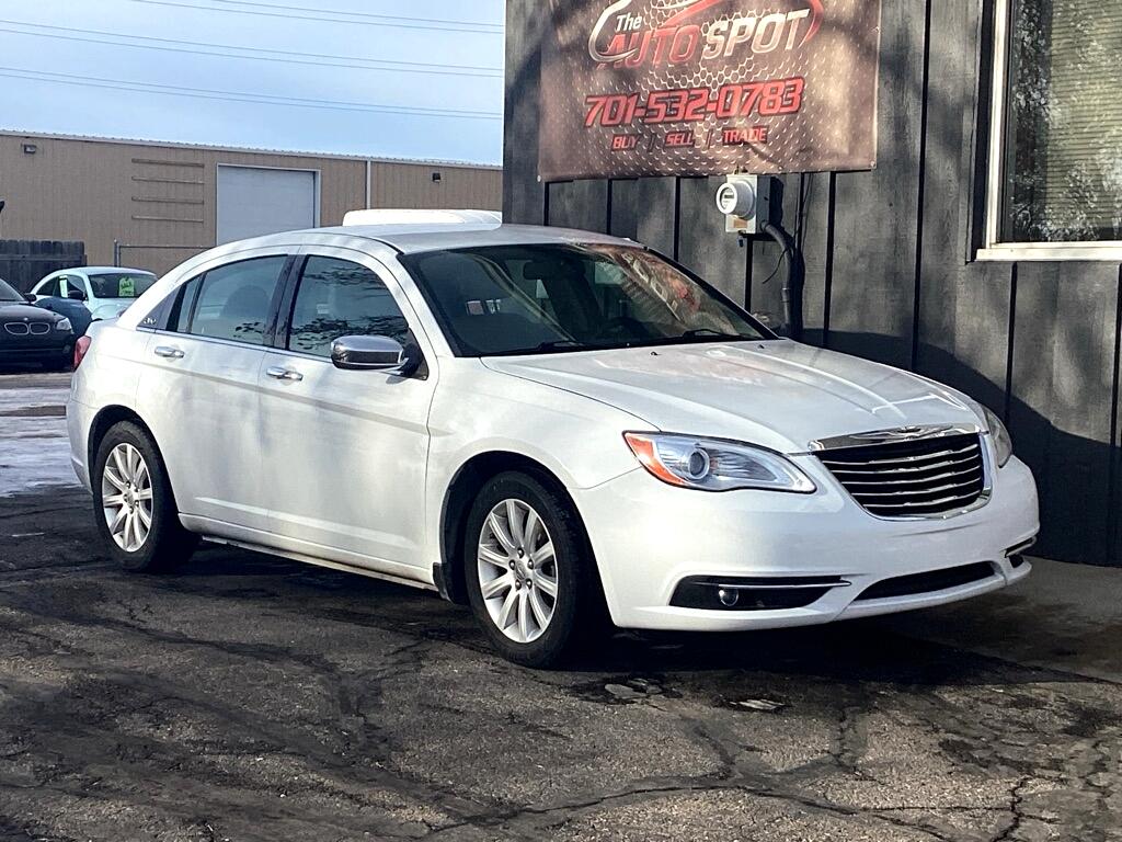2014 Chrysler 200 Limited's photo