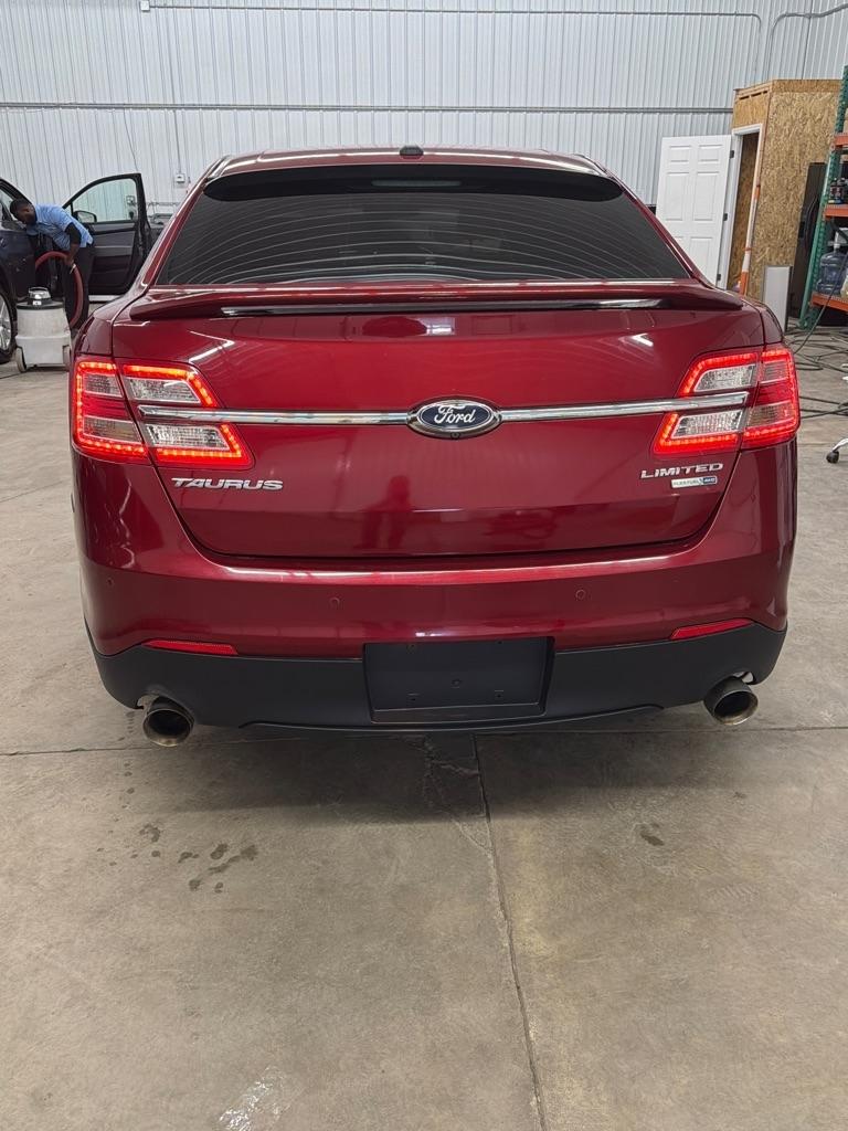 Ford Taurus  2015
