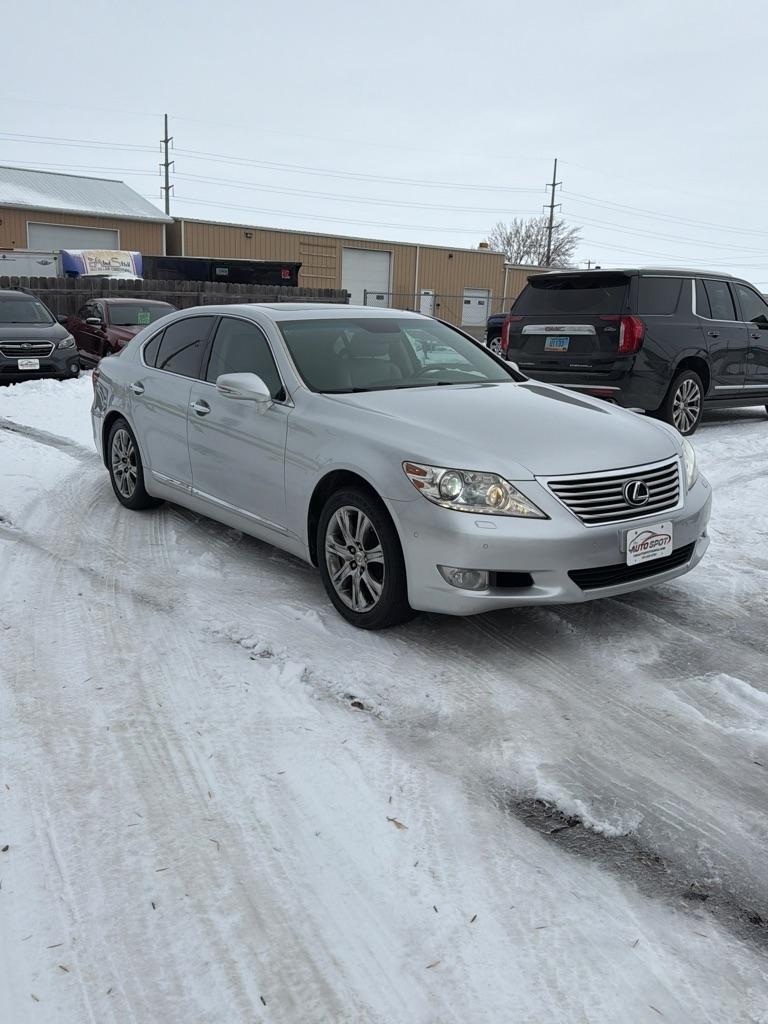 Lexus LS 460  2010