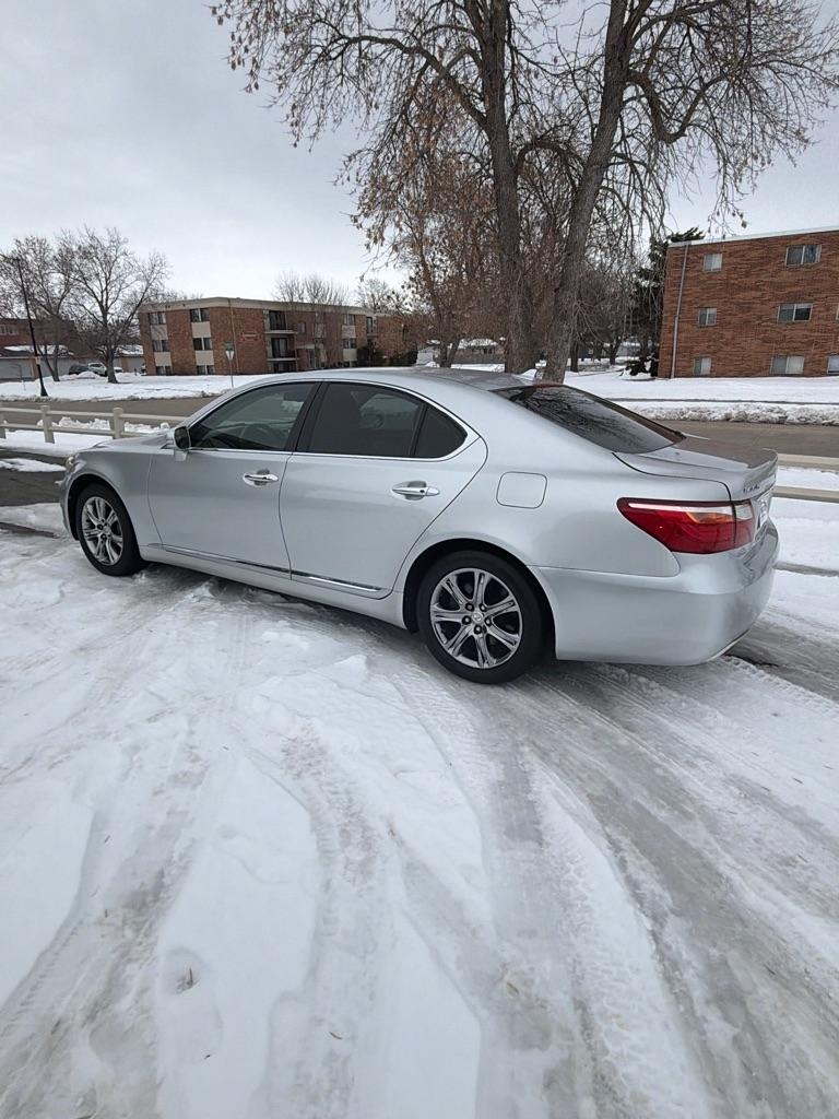 Lexus LS 460  2010