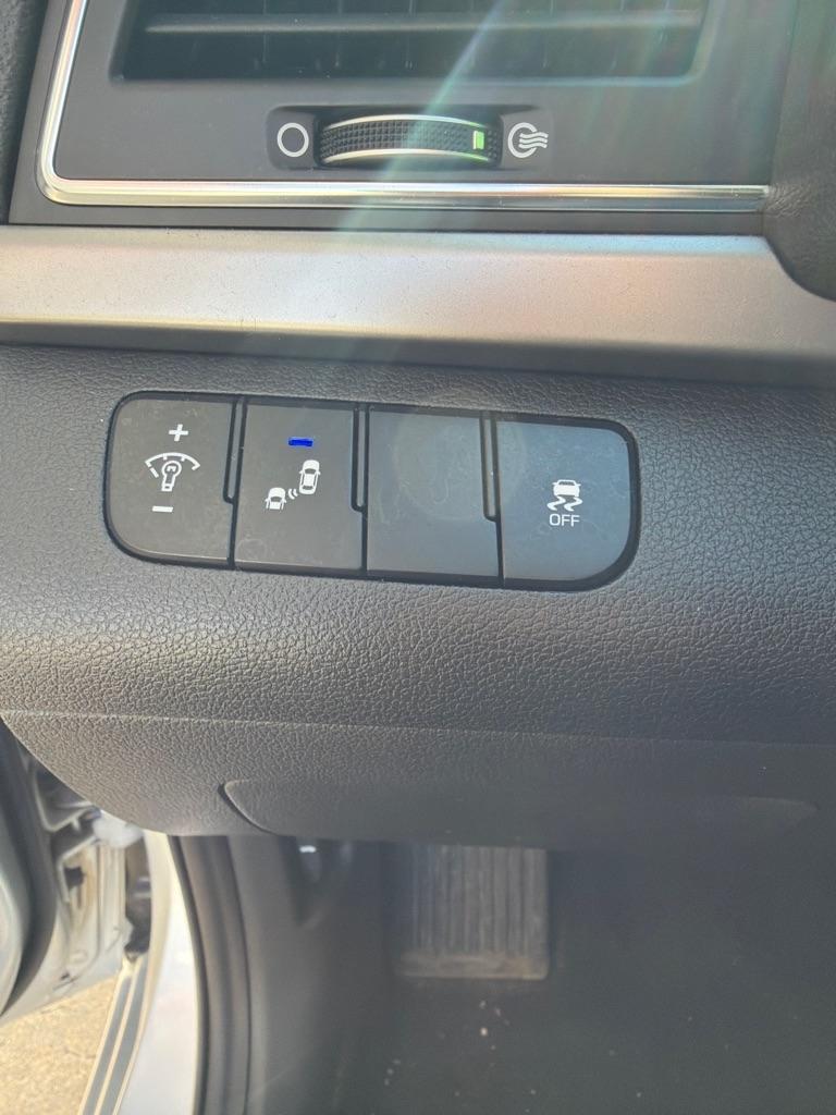 Hyundai Elantra  2018