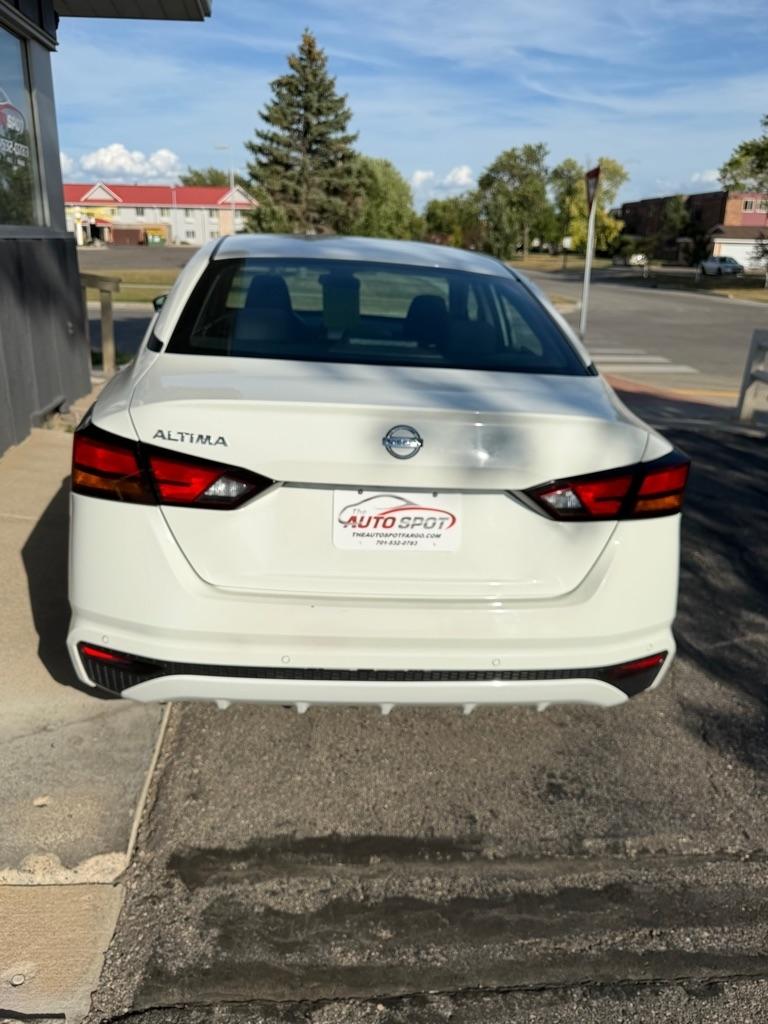 Nissan Altima  2021