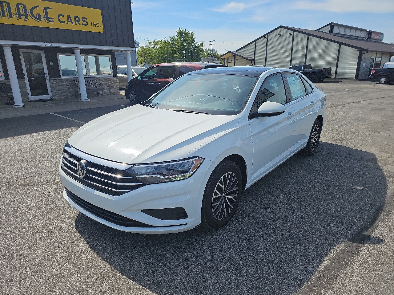 2021 Volkswagen Jetta SE R-Line photo 2