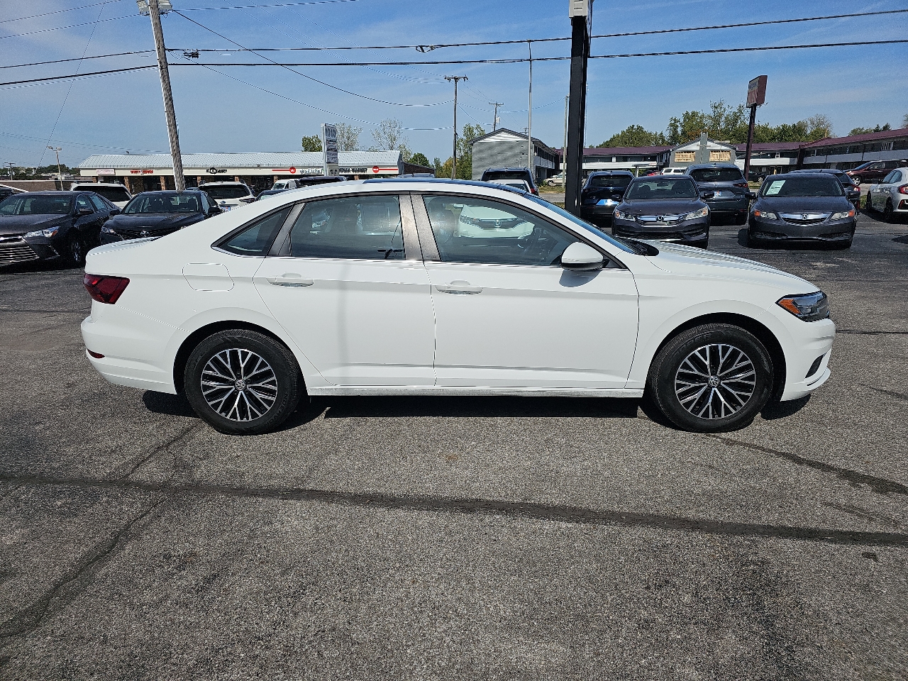 2021 Volkswagen Jetta SE R-Line photo 5