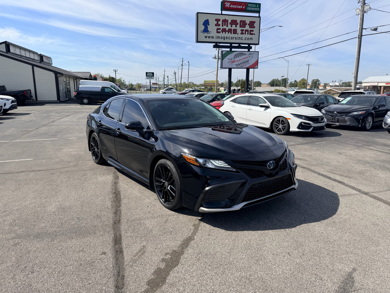 2022 Toyota Camry Hybrid XSE photo 2